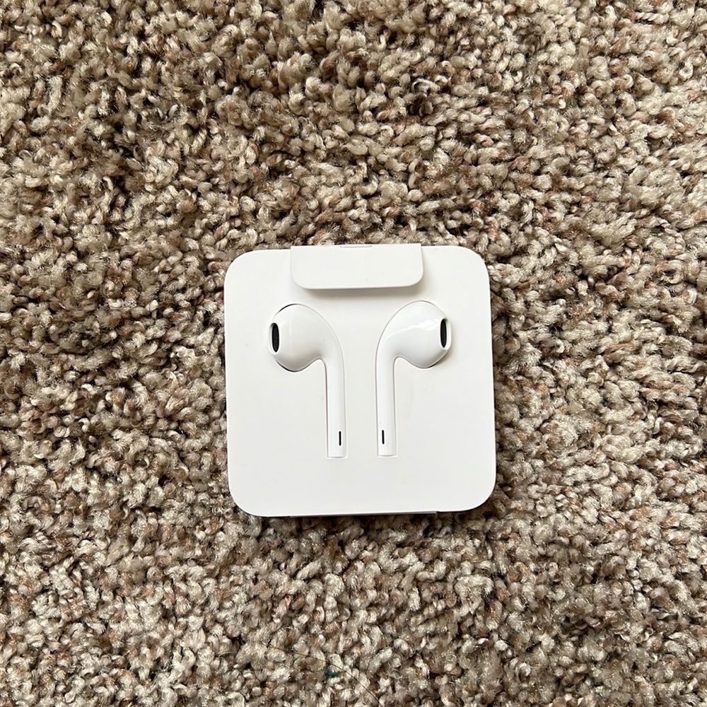 NEW iPhone Wired Headphones with Lightning Plug